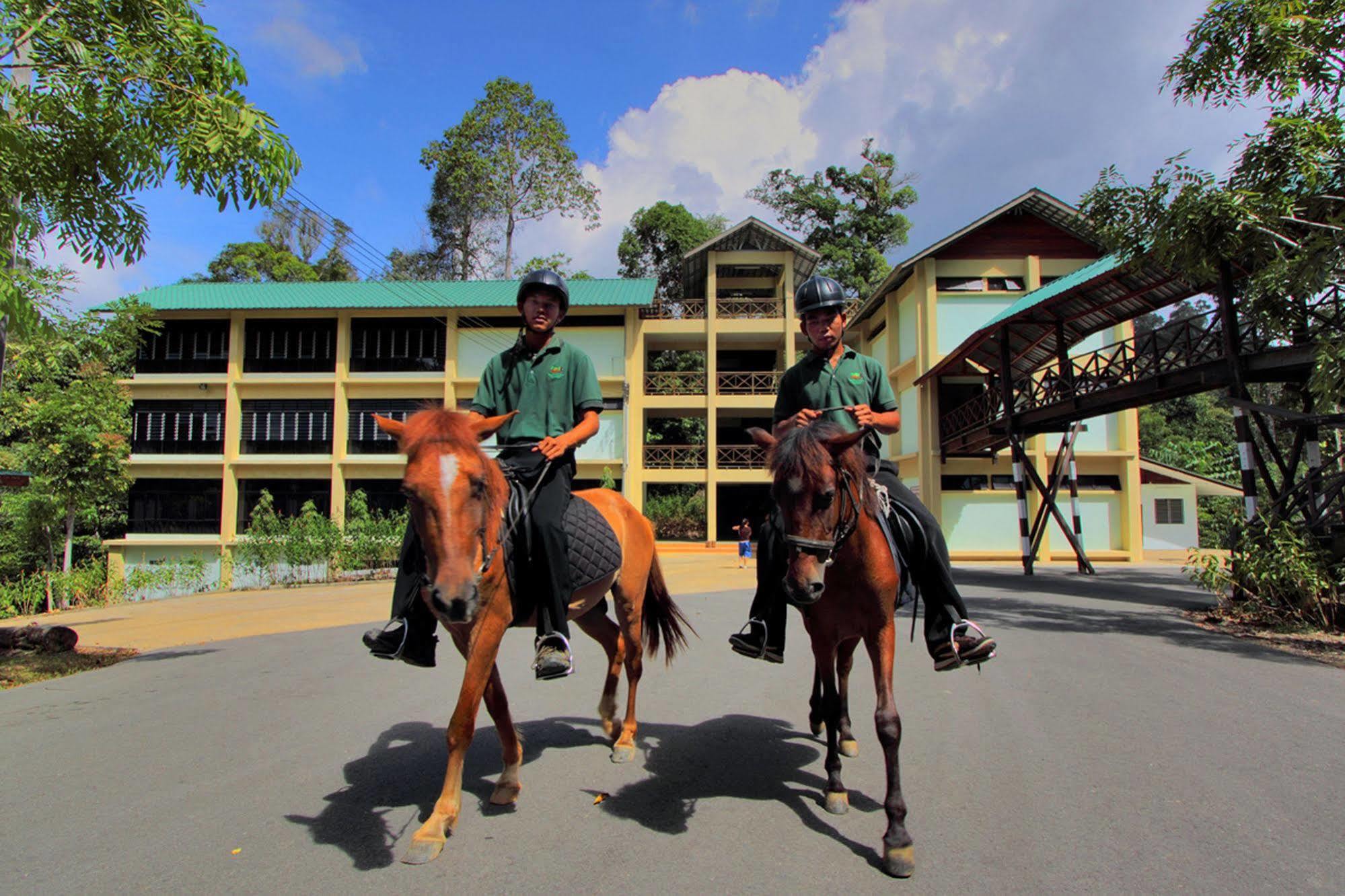 Borneo Tropical Rainforest Resort Miri Exterior photo